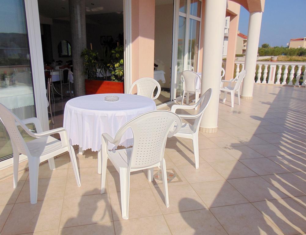 Pansion Kardum Bed & Breakfast Bibinje Exterior photo
